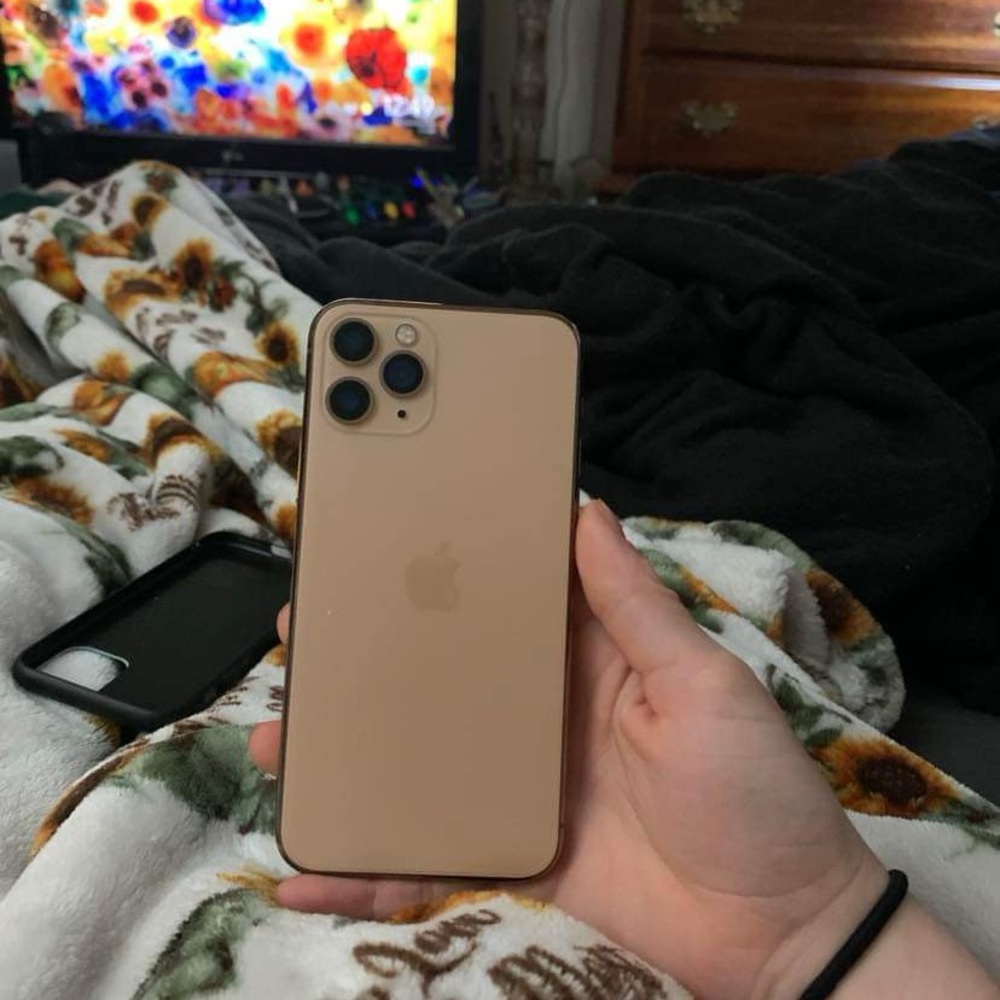 Unlocked Rose Gold IPhone 11 Pro 64 GB w Glass Case